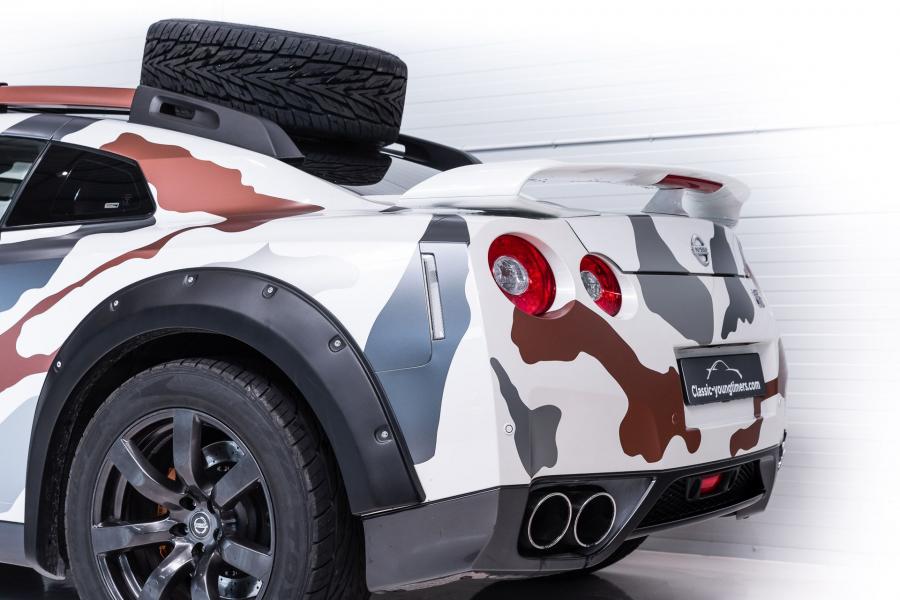 Детали интерьера Nissan GT-R Offroad Godzilla 2.0 2019 года  (фото 23 из 24)